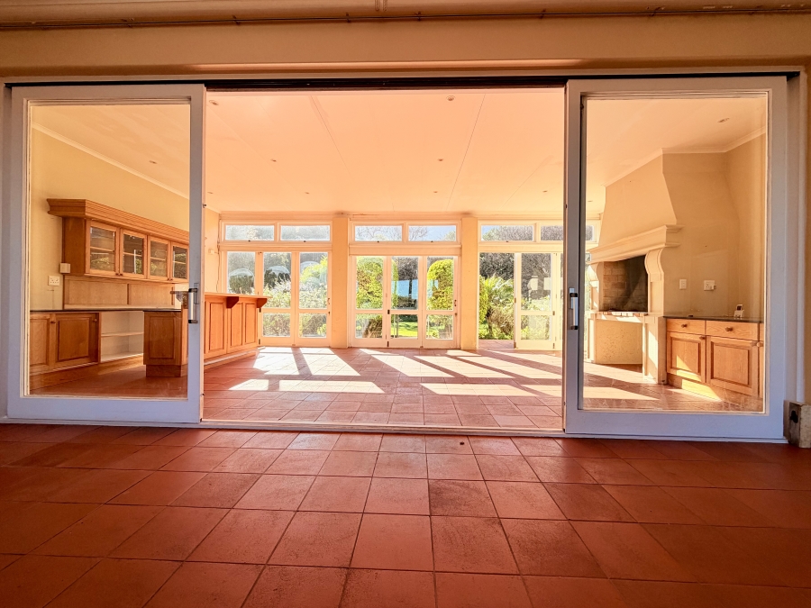 4 Bedroom Property for Sale in Voelklip Western Cape